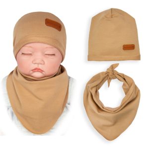 beżowy komplet na wiosnę i jesień czapka i chustka pod szyję z dresówki dla niemowląt i małych dzieci