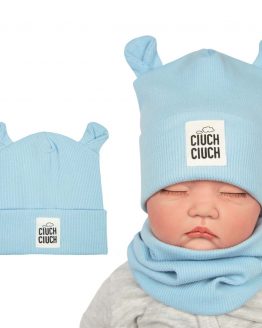 błękitna czapka niemowlęca dziecięca z uszami w prążek wywinięta z naszywką wiosna jesień przejściowa