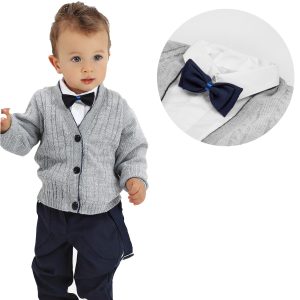 komplet wizytowy elegancki dla chłopca granatowe spodnie sweterek z wełny szary biała koszula w rowerki mucha szelki i beret