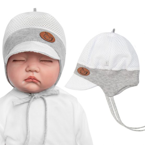 biało-szara czapka niemowlęca z daszkiem wiązana na uszy ażurowa przewiewna na lato przeciw poceniu
