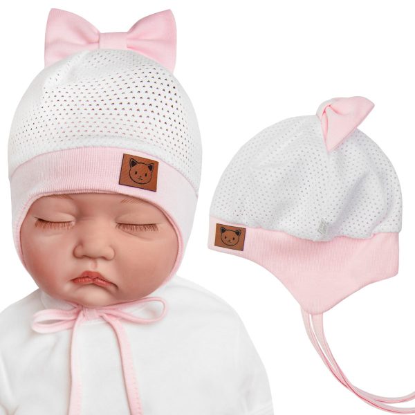 biało-różowa czapka niemowlęca z kokardą wiązana na uszy ażurowa przewiewna na lato przeciw poceniu