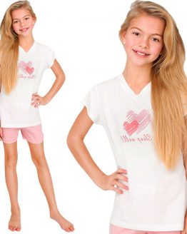 letnia piżama sleep well dziecięca dla dziewczynki biała koszulka z krótkim rękawem i nadrukiem serc krótkie spodenki pudrowy róż z kokardką