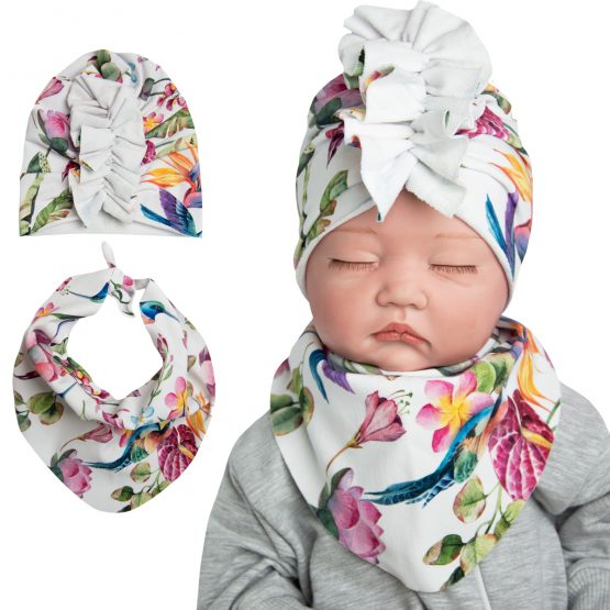komplet dresowy dla dziewczynki turban i apaszka niemowlęca w kolorze amarantowym biała w kolorowe kwiaty i koliberki