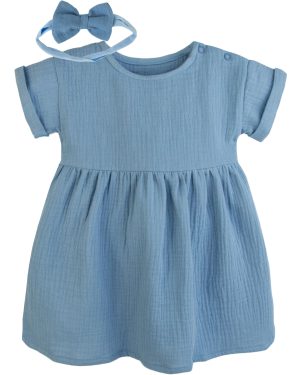 niebieska sukienka muślinowa z opaską oversize wygodna bawełniana przewiewna krótki rękaw na lato letnia z opaską z kokardą dla dziewczynki polska naturalna CiuchCiuch