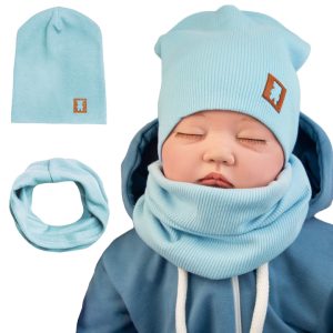 błękitny komplet niemowlęcy dziecięcy na wiosnę i jesień czapka i komin bawełniane prążek naszywka skórzana